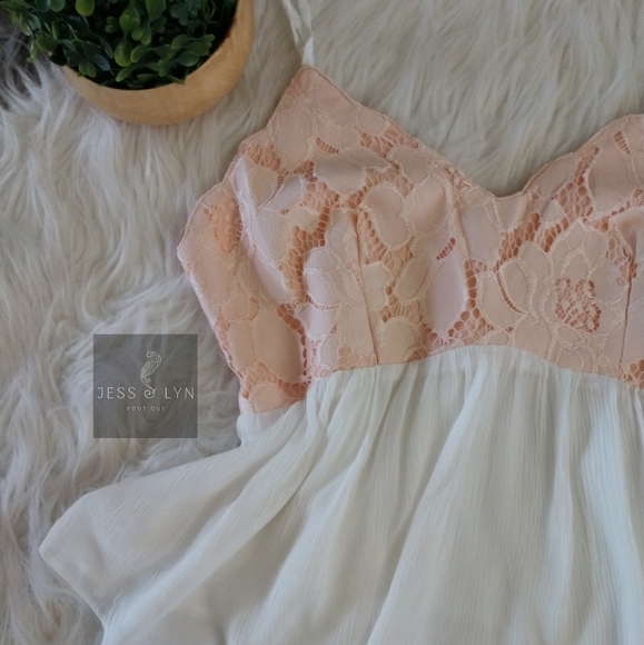🆕Blush/White Lace Peplum Tank Top - Picture 15 of 16